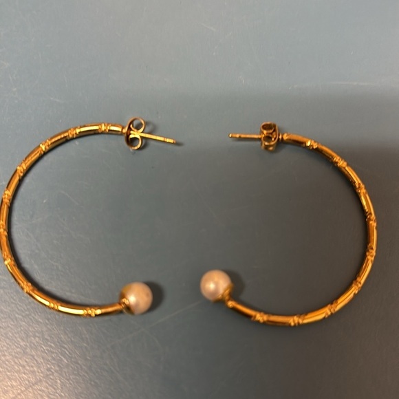Vintage Elegant Gold Hoop Earrings with Pearl Accents - Picture 11 of 12